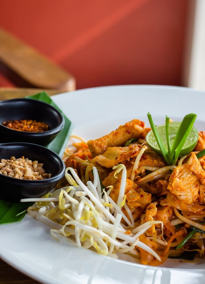 Delicious Pad Thai served with bean sprouts, lime, and peanuts. Perfect for food enthusiasts.